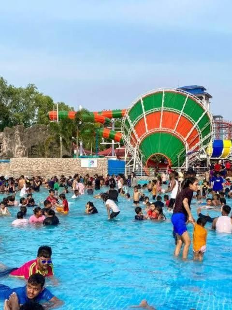 כלכותה Amar Priya Guest House מראה חיצוני תמונה